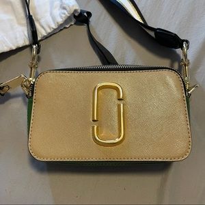 Used once ! Brand new no marks.  Comes with storage bag.